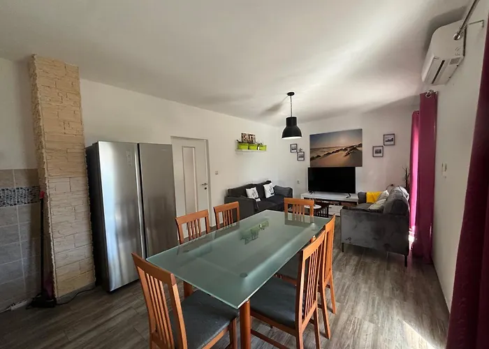 Daniela Apartament *